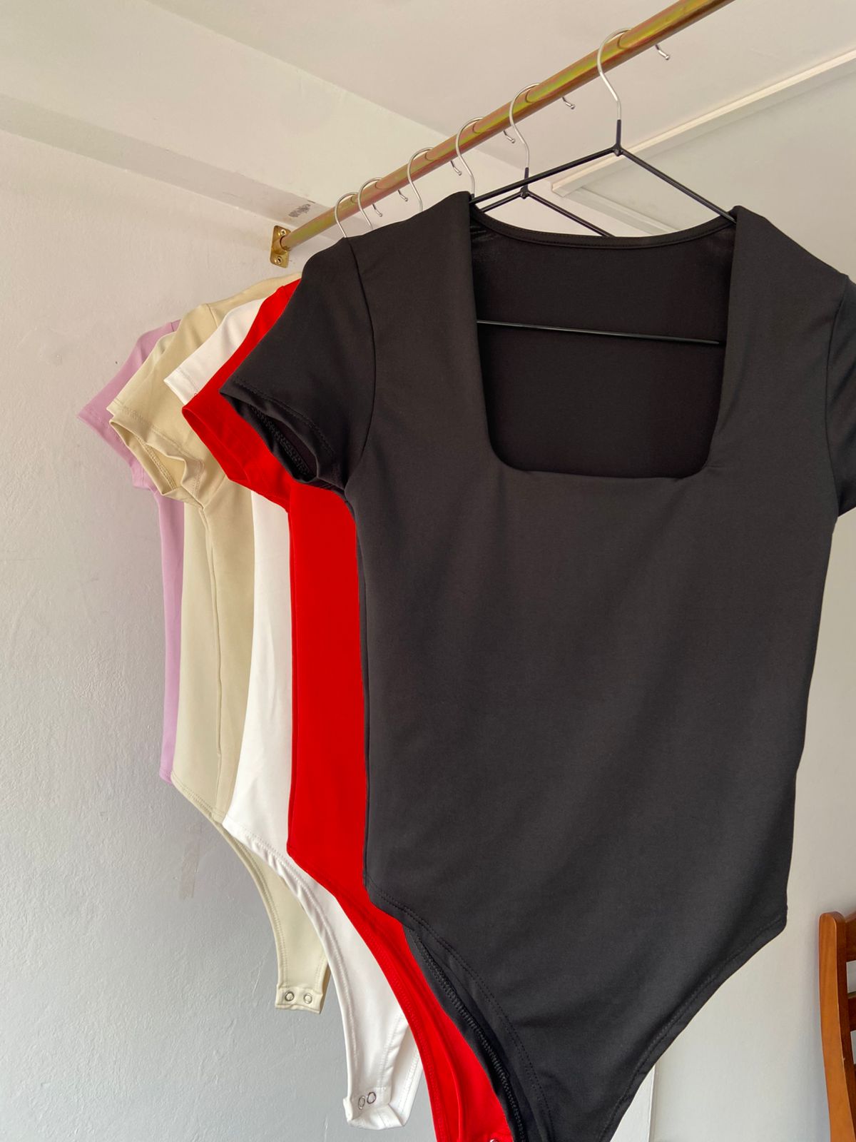 BODY  MUJER  MUSC  MODAL ROSA-ROJO NEGRO-BLANCO-BEIGE- VISO