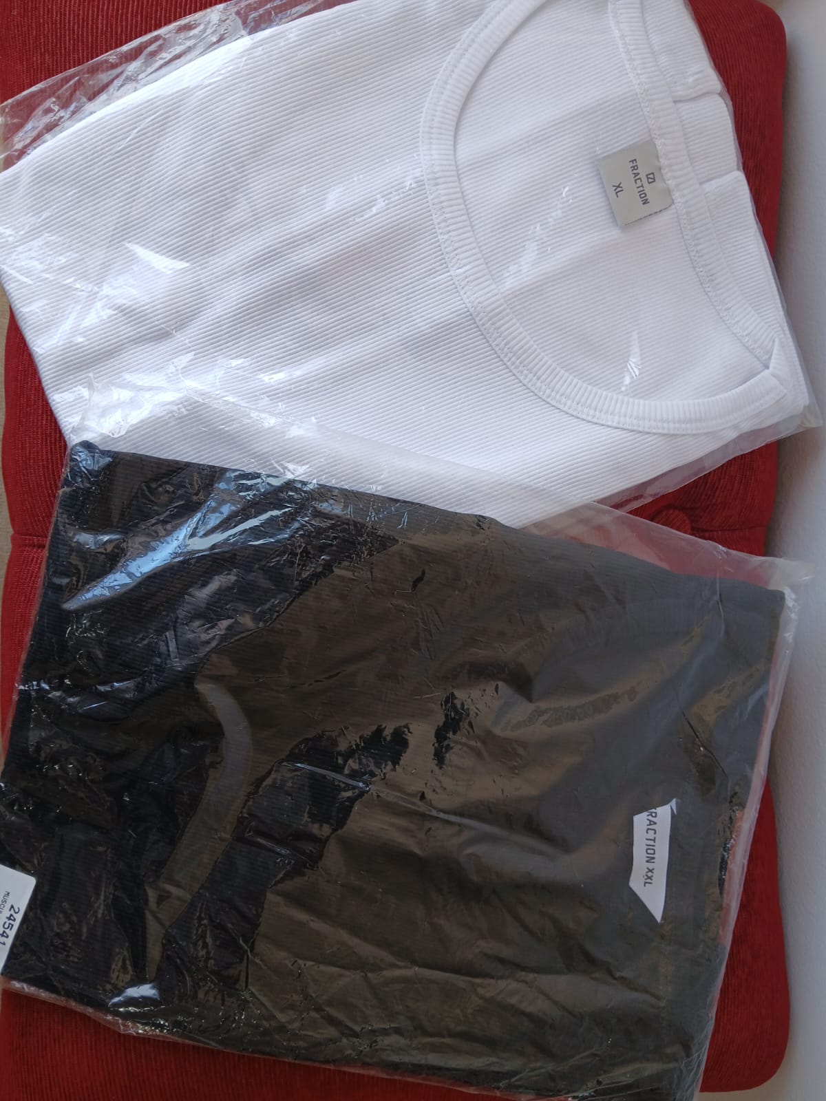 MUSCULOSA REJA -NEGRA /BLANCA