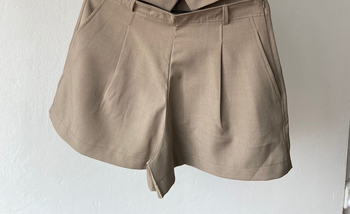 SHORT SASTRERO CON CIERRE LATERAL-NEGRO-VISON-38-40